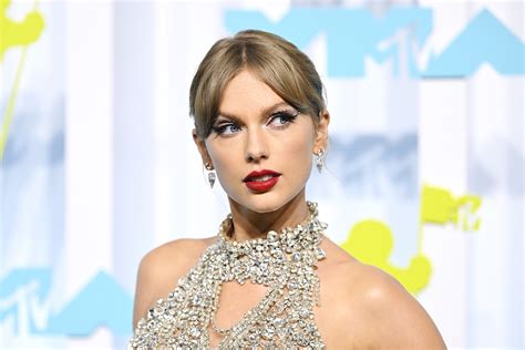 leaked lover songs|Four new Taylor Swift releases, one previously。